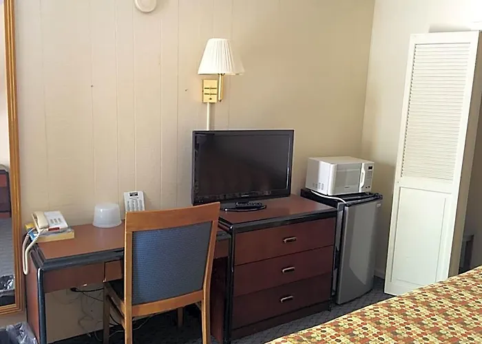 Motels in Napoleon