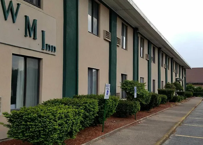 Cheap Hotels in Woonsocket