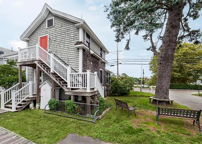 Hostels in Hyannis