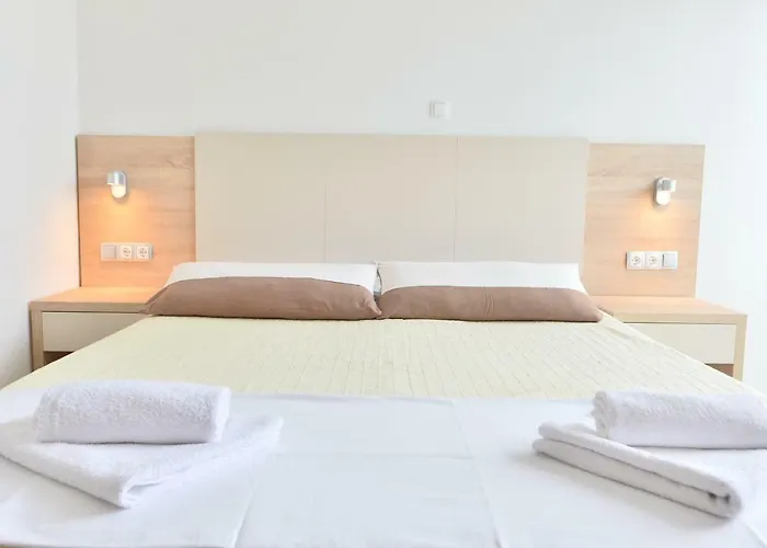 Günstige Hotels in Starigrad Paklenica